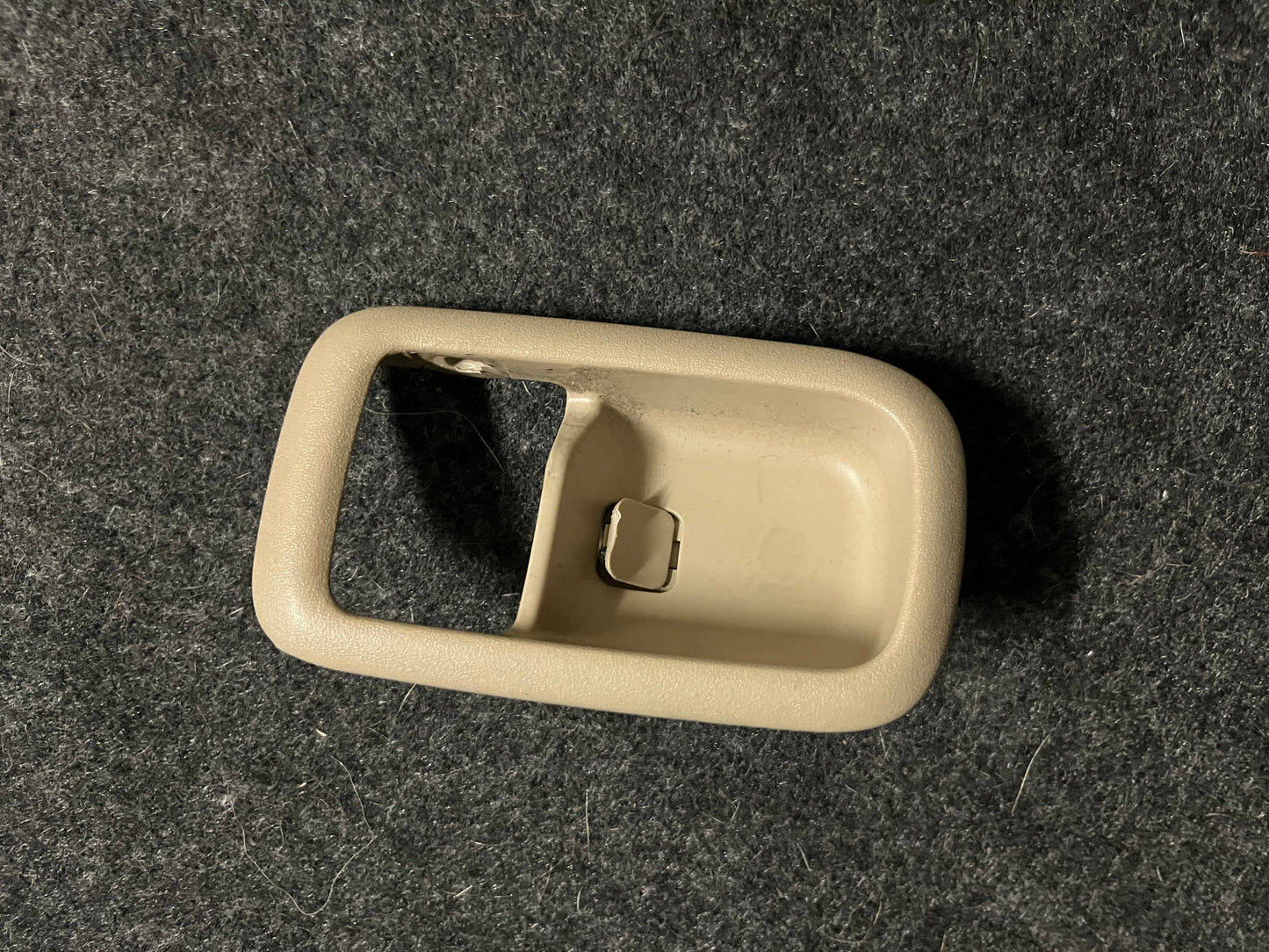 Toyota Progrès inside door handle cup-JCG10-JCG11